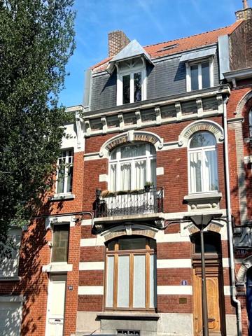 Vente                                                      Maison
                        
                     7 pièces                      192 m2                     à Roubaix