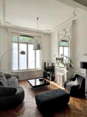 Vente                                                      Maison
                        
                     7 pièces                      192 m2                     à Roubaix