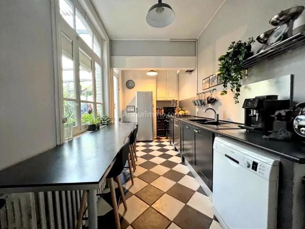 Vente                                                      Maison
                        
                     7 pièces                      192 m2                     à Roubaix