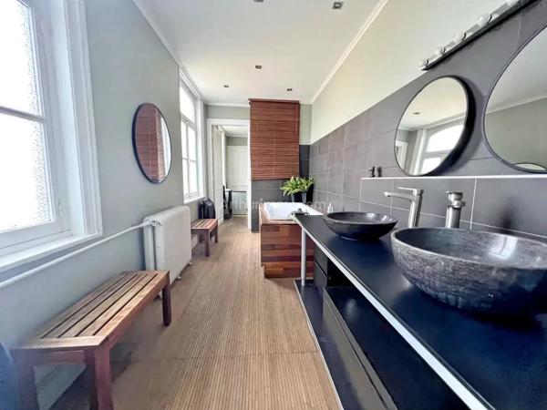 Vente                                                      Maison
                        
                     7 pièces                      192 m2                     à Roubaix