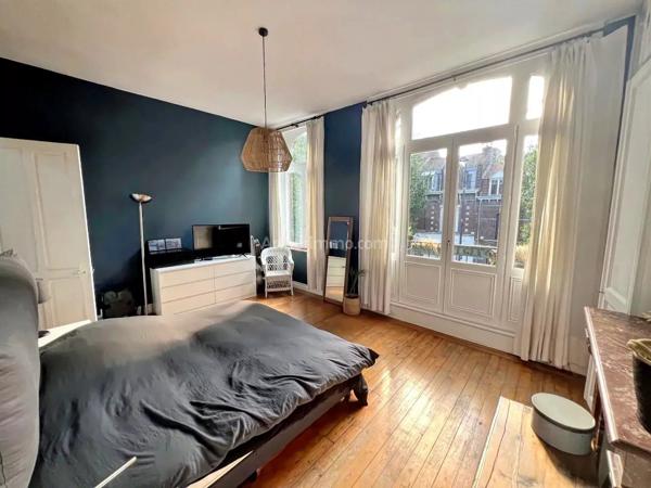 Vente                                                      Maison
                        
                     7 pièces                      192 m2                     à Roubaix