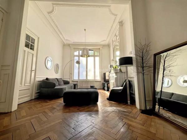 Vente                                                      Maison
                        
                     7 pièces                      192 m2                     à Roubaix