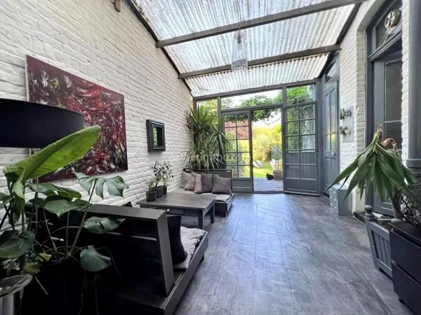 Vente                                                      Maison
                        
                     7 pièces                      192 m2                     à Roubaix