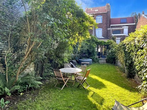 Vente                                                      Maison
                        
                     7 pièces                      192 m2                     à Roubaix