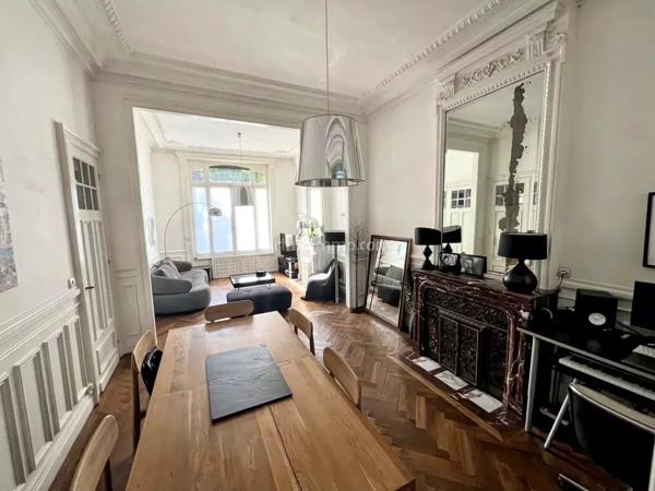Vente                                                      Maison
                        
                     7 pièces                      192 m2                     à Roubaix