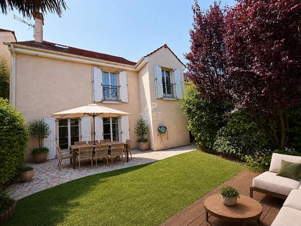 Maison Vaureal 7 pièce(s) 173.87 m2 449 900 € **  - Référence  5191