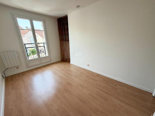 Maison Vaureal 7 pièce(s) 173.87 m2 449 900 € **  - Référence  5191