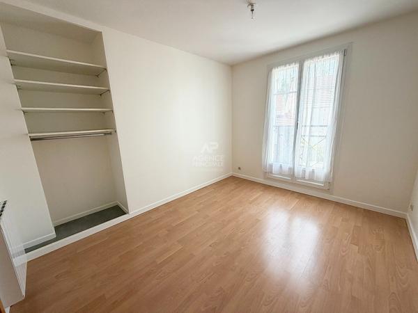 Maison Vaureal 7 pièce(s) 173.87 m2 449 900 € **  - Référence  5191