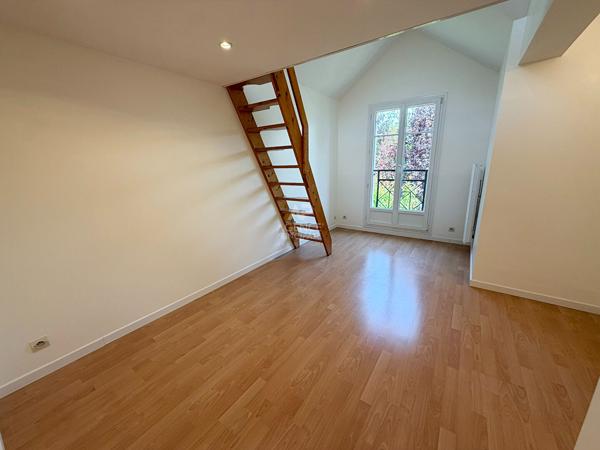 Maison Vaureal 7 pièce(s) 173.87 m2 449 900 € **  - Référence  5191