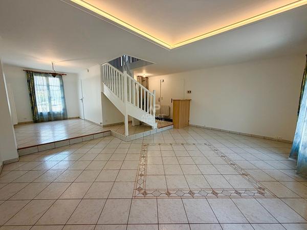 Maison Vaureal 7 pièce(s) 173.87 m2 449 900 € **  - Référence  5191