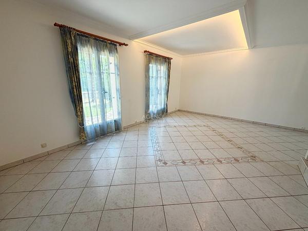 Maison Vaureal 7 pièce(s) 173.87 m2 449 900 € **  - Référence  5191