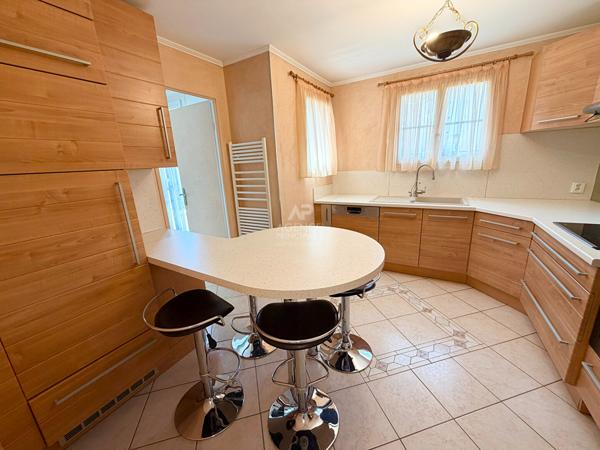 Maison Vaureal 7 pièce(s) 173.87 m2 449 900 € **  - Référence  5191