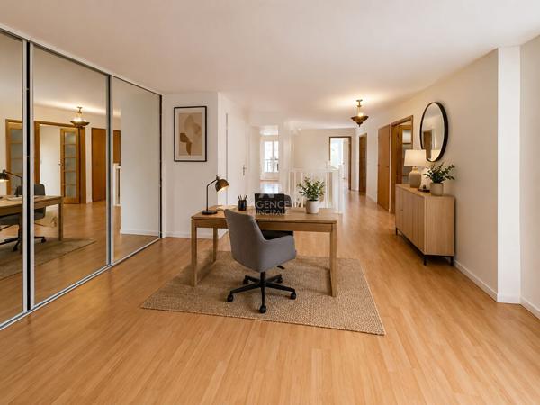 Maison Vaureal 7 pièce(s) 173.87 m2 449 900 € **  - Référence  5191