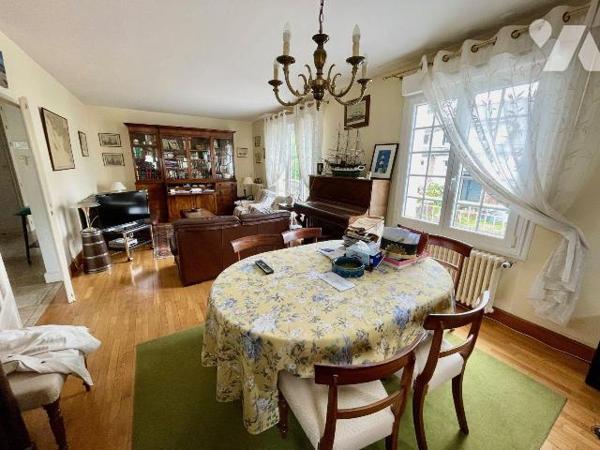 Maison à Vendre à Lannion (22300) en Côtes-d'Armor (22)

Cette maison dispose d'une surface h...