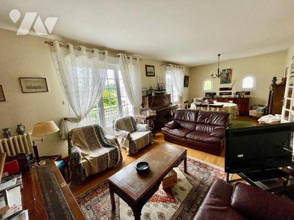 Maison à Vendre à Lannion (22300) en Côtes-d'Armor (22)

Cette maison dispose d'une surface h...