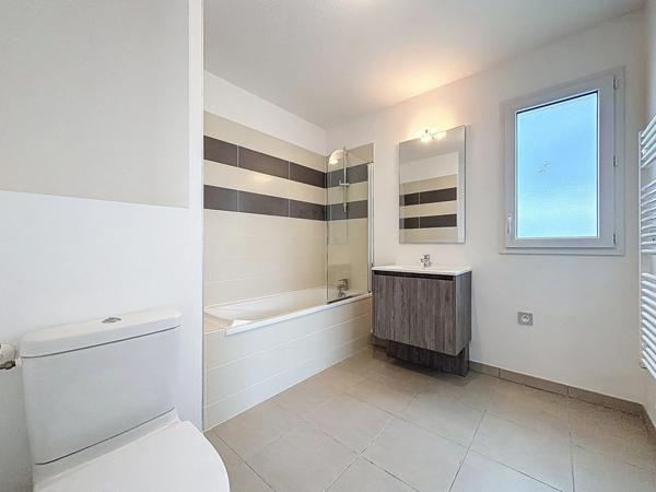 MONTPELLIER - OUEST (34) - Appartement à vendre 2 pièces 42 m2 - 1er et dernier étage - Terrasse couverte de 8 m2