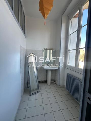 Maison,3 vastes chambres, dépendance, jardin clos