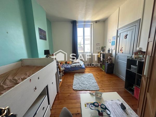 Maison,3 vastes chambres, dépendance, jardin clos