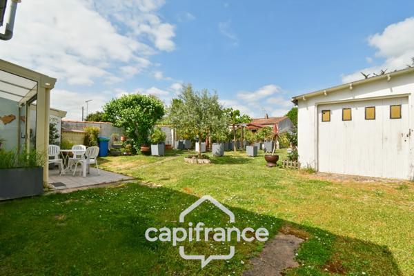 Maison à vendre de plain pied 5 pièces SAINT JEAN D'ANGELY (17) sur une parcelle de 1012m²
