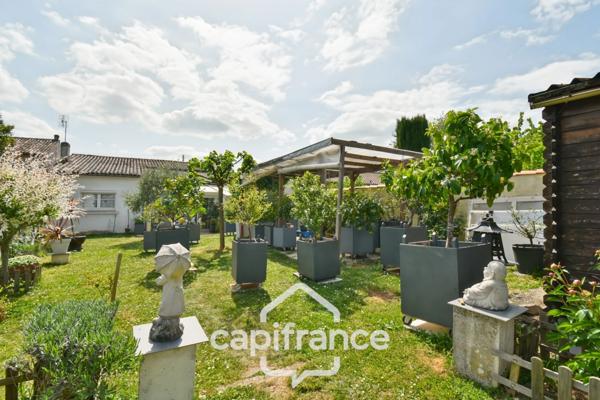 Maison à vendre de plain pied 5 pièces SAINT JEAN D'ANGELY (17) sur une parcelle de 1012m²