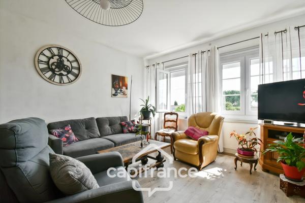 Maison à vendre de plain pied 5 pièces SAINT JEAN D'ANGELY (17) sur une parcelle de 1012m²