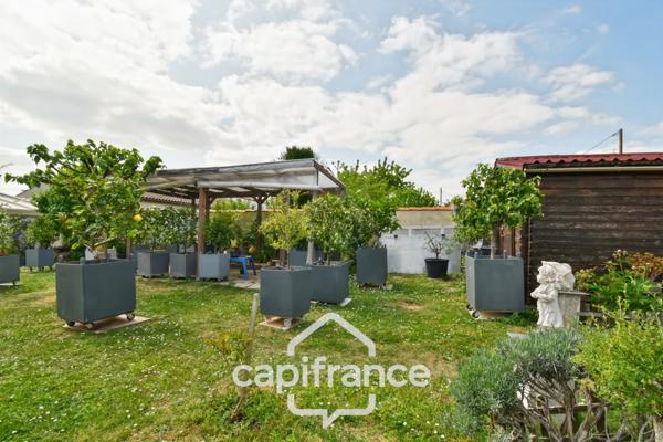 Maison à vendre de plain pied 5 pièces SAINT JEAN D'ANGELY (17) sur une parcelle de 1012m²