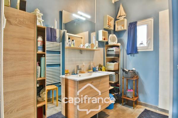 Maison à vendre de plain pied 5 pièces SAINT JEAN D'ANGELY (17) sur une parcelle de 1012m²