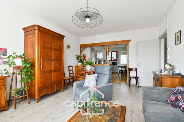 Maison à vendre de plain pied 5 pièces SAINT JEAN D'ANGELY (17) sur une parcelle de 1012m²