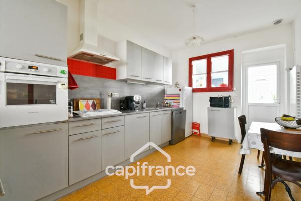 Maison à vendre de plain pied 5 pièces SAINT JEAN D'ANGELY (17) sur une parcelle de 1012m²