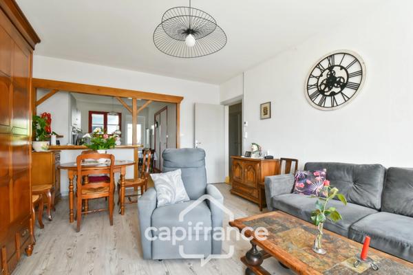 Maison à vendre de plain pied 5 pièces SAINT JEAN D'ANGELY (17) sur une parcelle de 1012m²