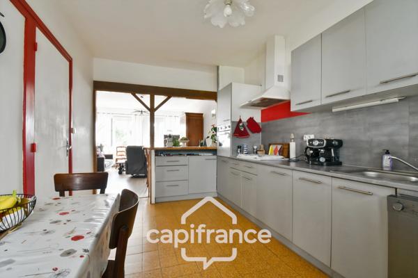 Maison à vendre de plain pied 5 pièces SAINT JEAN D'ANGELY (17) sur une parcelle de 1012m²
