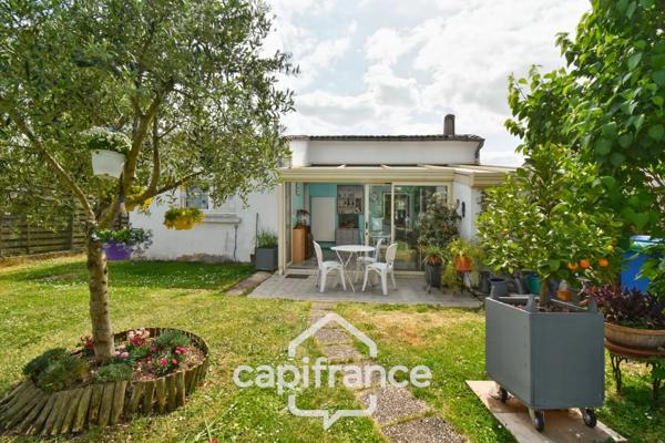 Maison à vendre de plain pied 5 pièces SAINT JEAN D'ANGELY (17) sur une parcelle de 1012m²