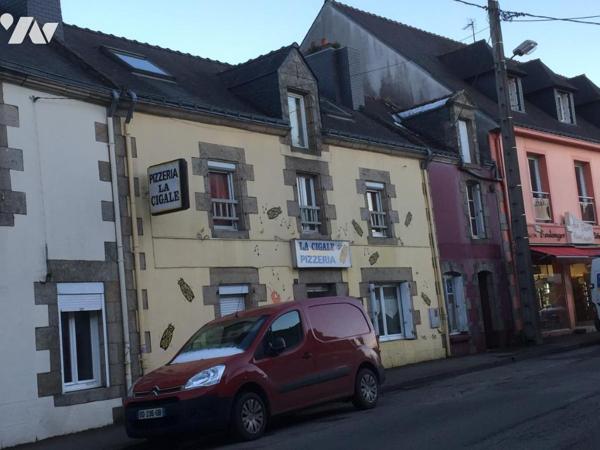 CAMORS, une maison de ville, avec fonds de commerce de pizzéria / 43N