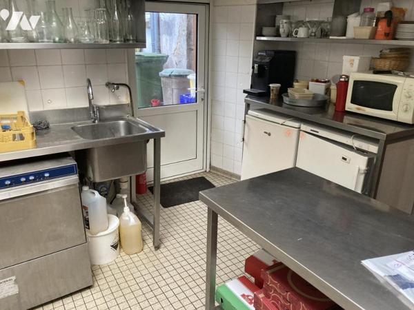 CAMORS, une maison de ville, avec fonds de commerce de pizzéria / 43N