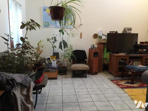 CAMORS, une maison de ville, avec fonds de commerce de pizzéria / 43N