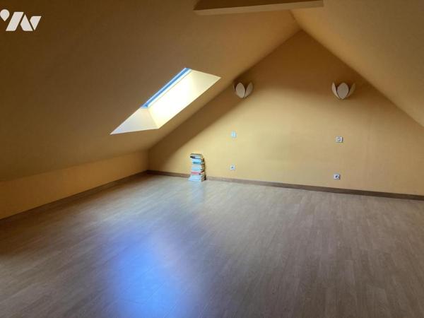 CAMORS, une maison de ville, avec fonds de commerce de pizzéria / 43N