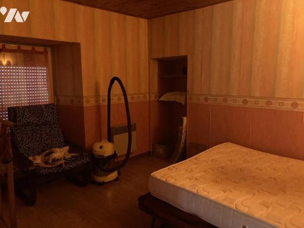 CAMORS, une maison de ville, avec fonds de commerce de pizzéria / 43N