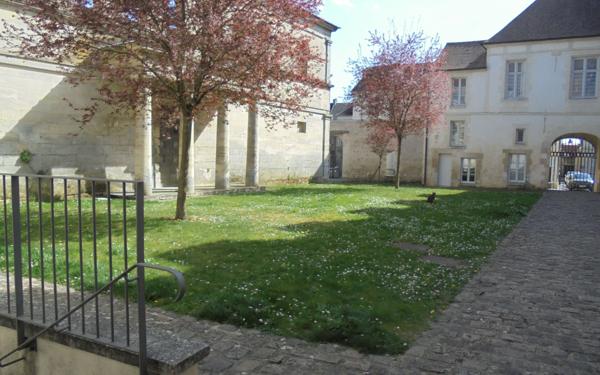 Appartement à louer    2 pièces • 50 m2 Laon