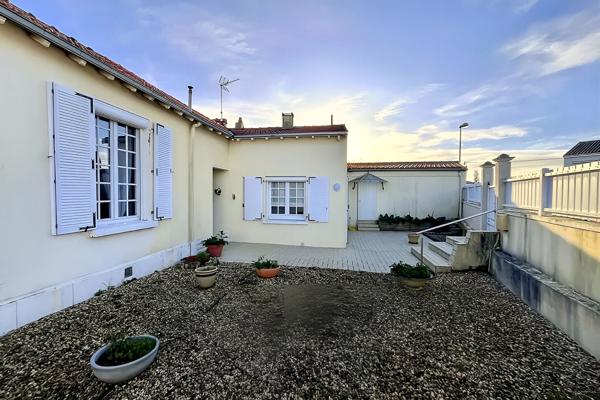 Maison 4/5 pièces 1085m2 de plain-pied sur 360 m2, La rochelle 17000