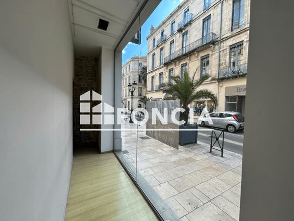 Location Local commercial 1 pièce 215.2 m² - 4 RUE DES HALLES Nimes 30000