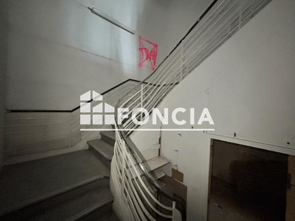 Location Local commercial 1 pièce 215.2 m² - 4 RUE DES HALLES Nimes 30000