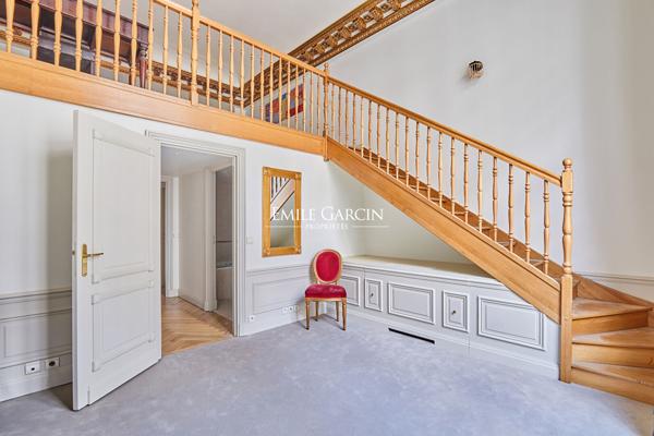 À vendre - Appartement duplex - Paris 75008 - Triangle d'or