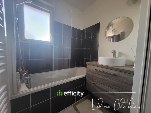 Appartement
         3 pièces
        - 64 m² 208 000 € *
