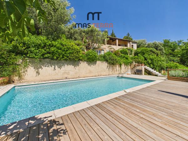Maison
         5 pièces
        - 170 m² Bien prestige 750 000 € *