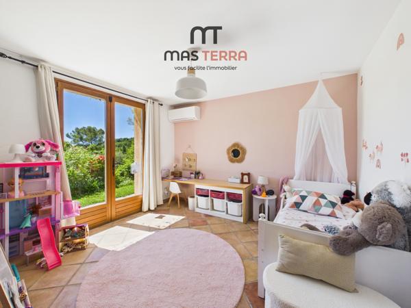 Maison
         5 pièces
        - 170 m² Bien prestige 750 000 € *