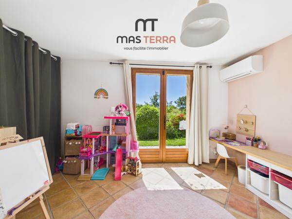 Maison
         5 pièces
        - 170 m² Bien prestige 750 000 € *