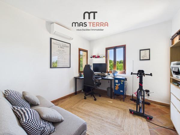 Maison
         5 pièces
        - 170 m² Bien prestige 750 000 € *