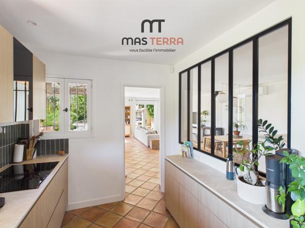 Maison
         5 pièces
        - 170 m² Bien prestige 750 000 € *