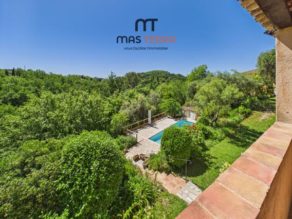 Maison
         5 pièces
        - 170 m² Bien prestige 750 000 € *