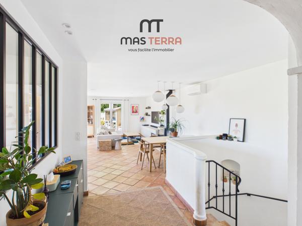 Maison
         5 pièces
        - 170 m² Bien prestige 750 000 € *